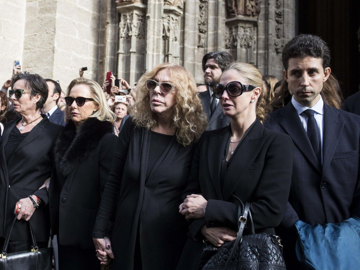 Genoveva Casanova, en el funeral por la duquesa de Alba en la catedral de Sevilla. (EFE)