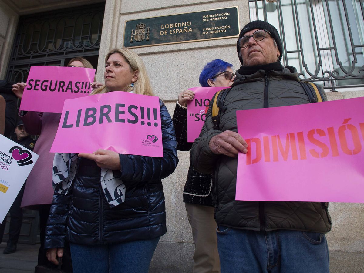 Foto: Protesta contra la ley del solo sí es sí ante la subdelegación del Gobierno en Lugo. (Europa Press/Carlos Castro)