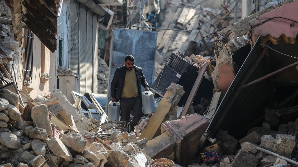 Al menos un muerto y unos 70 heridos tras otro terremoto de magnitud 5,6 en Turquía