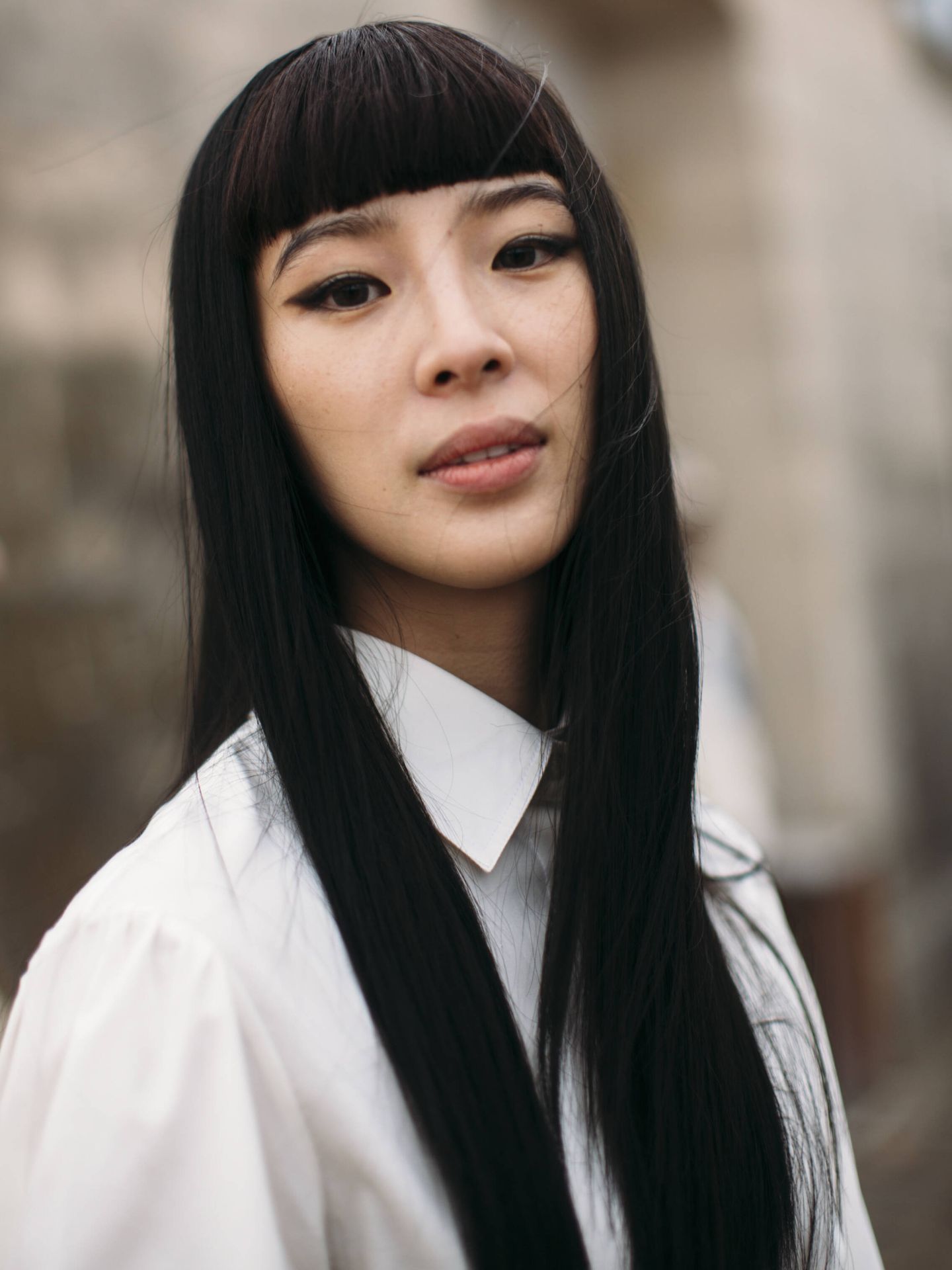 La modelo surcoreana Irene Kim, con su cabello largo, negro y de corte hime en la Semana de la Moda de París. (Imaxtree)