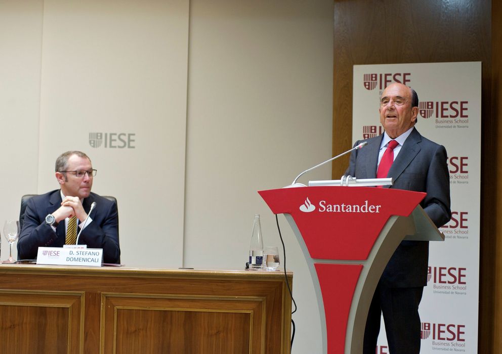 Foto: Emilio Botín en su discurso ante la mirada de Domenicali.