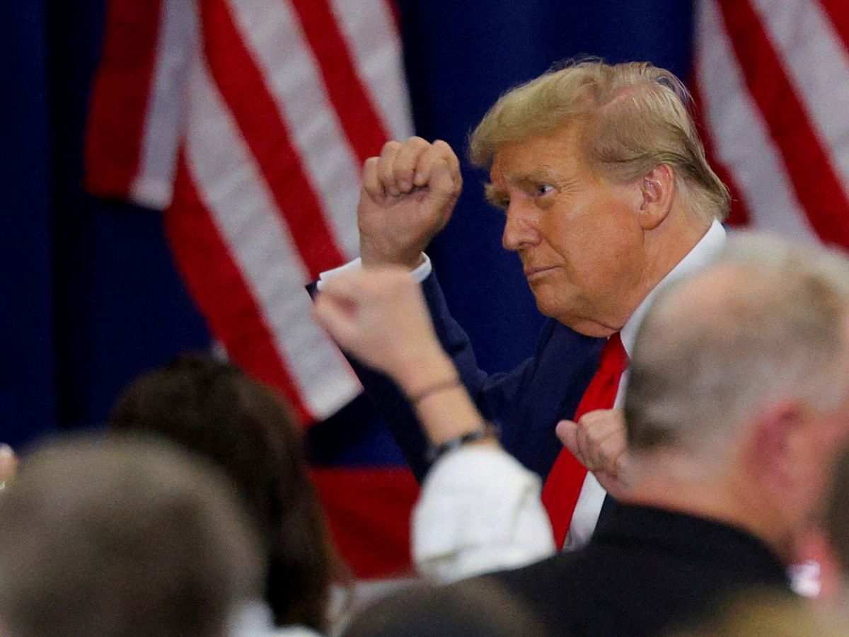 Foto: El candidato presidencial republicano y expresidente de Estados Unidos Donald Trump gesticula durante un acto de campaña en Green Bay, Wisconsin. (Reuters/Brian Snyder)