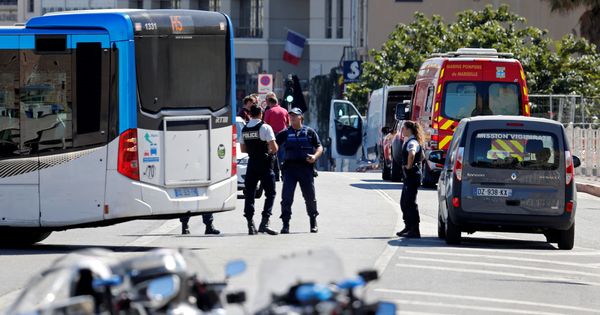 Foto: Policías en la escena del atropello, en Marsella, Francia. (Reuters)