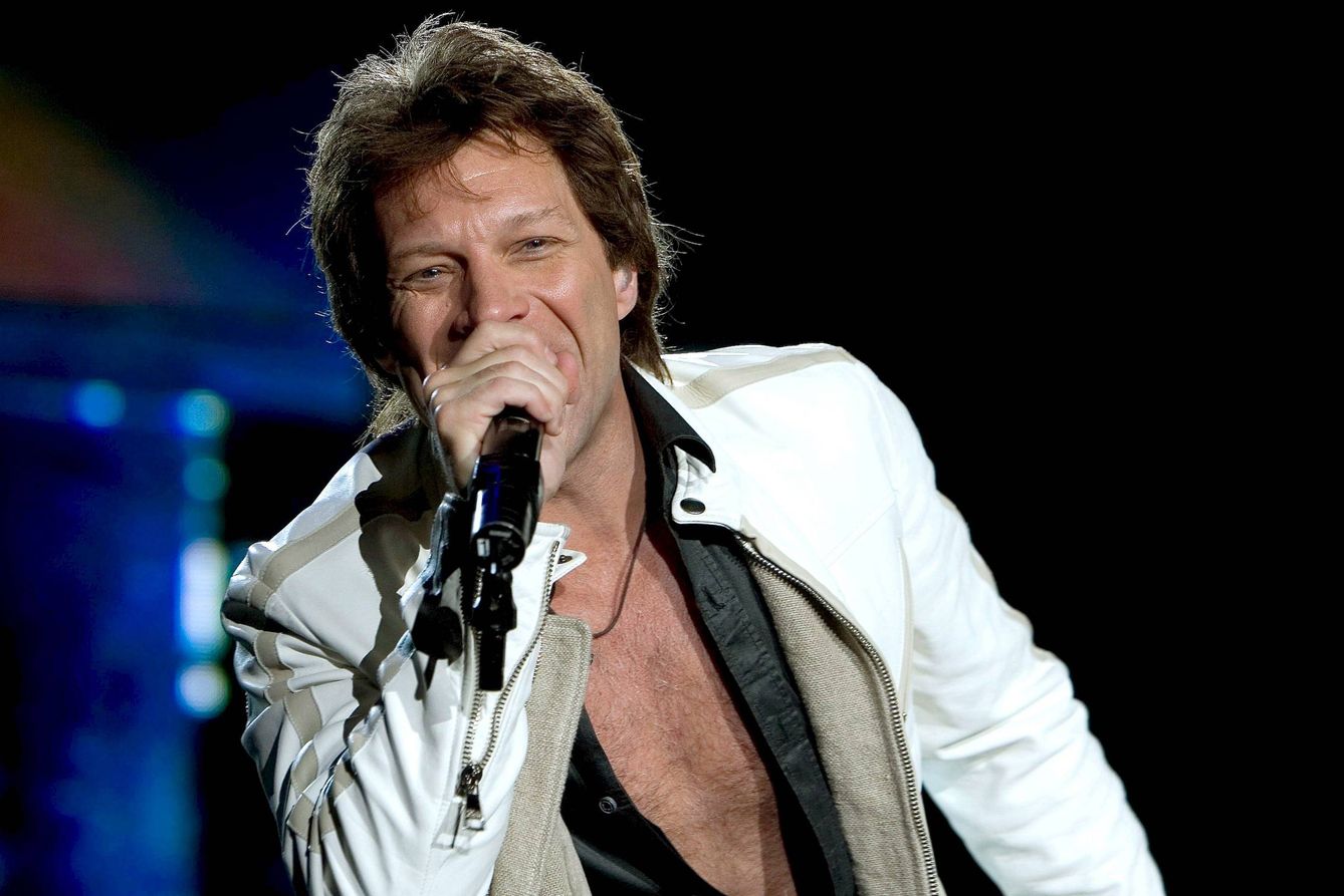 Jon Bon Jovi, sobre el escenario del festival de música Rock in Rio de Lisboa (Portugal) el 31 de mayo de 2008. (EFE)