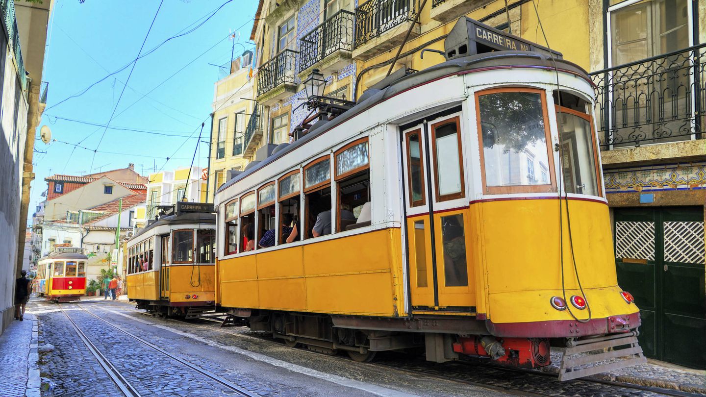 Tranvías en las calles de Lisboa. (iStock)