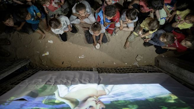 Foto de Cine para niños en el campo de refugiados de Rafah