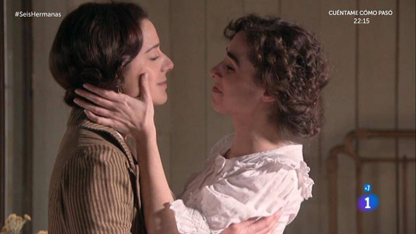 Celia y Aurora en una imagen de la serie 'Seis hermanas'. (RTVE)