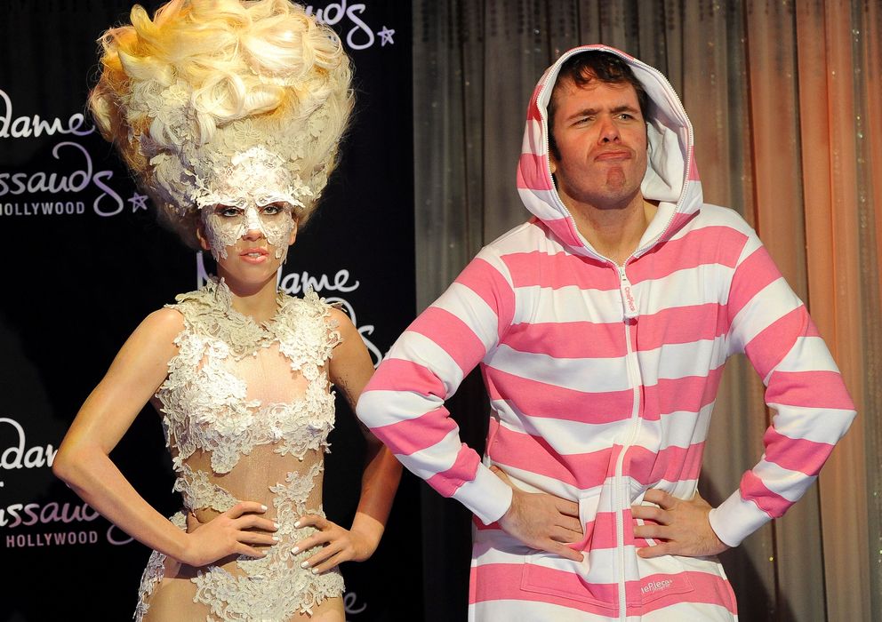Foto: Pérez Hilton junto a la figura de cera de Lady Gaga en el museo Madame Tussauds de Hollywood