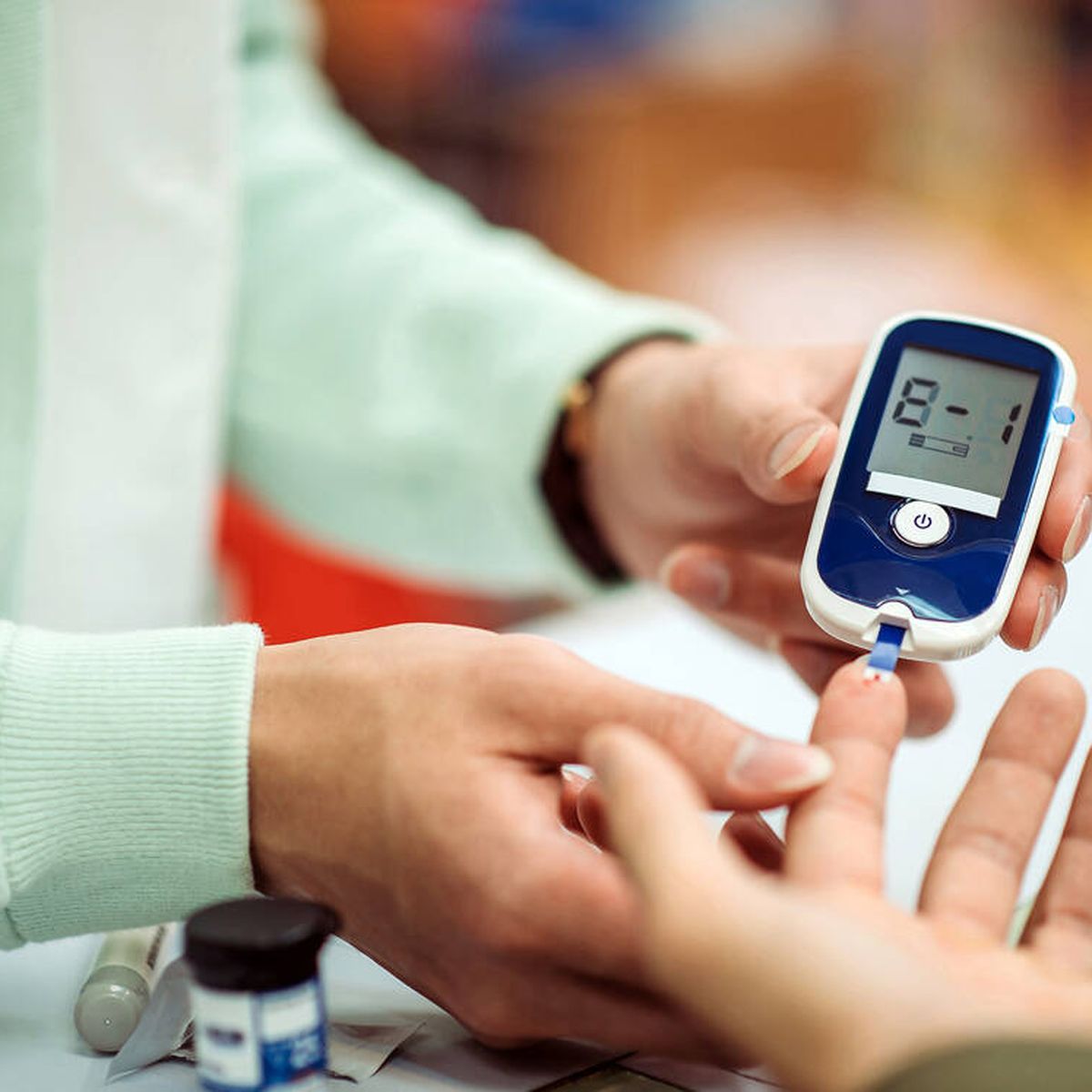 Reloj medidor de glucosa con alta tecnología - DIABETICOS CONTROLADOS