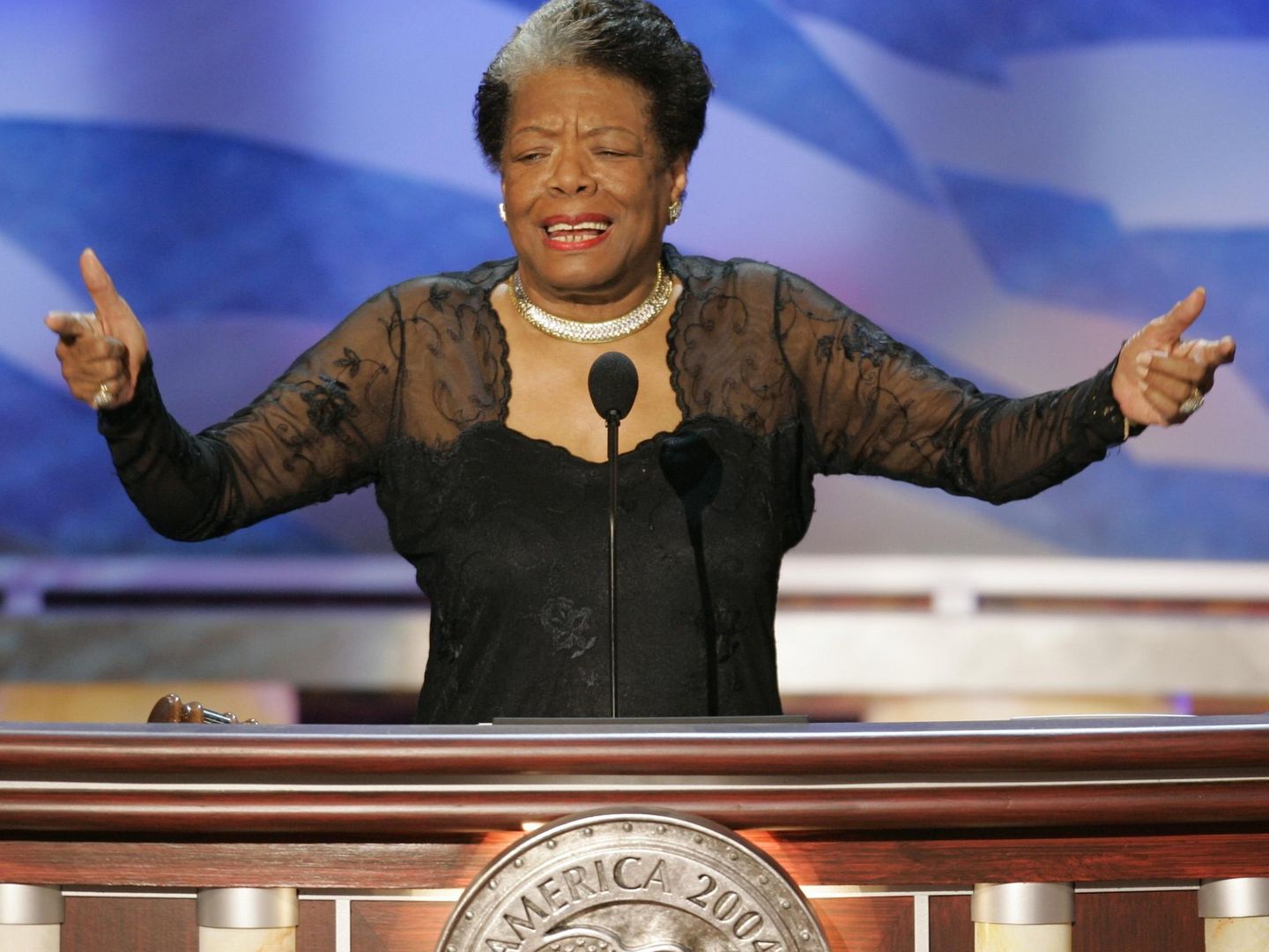 Maya Angelou durante el acto de la Convención Demócrata en 2004. (Reuters)