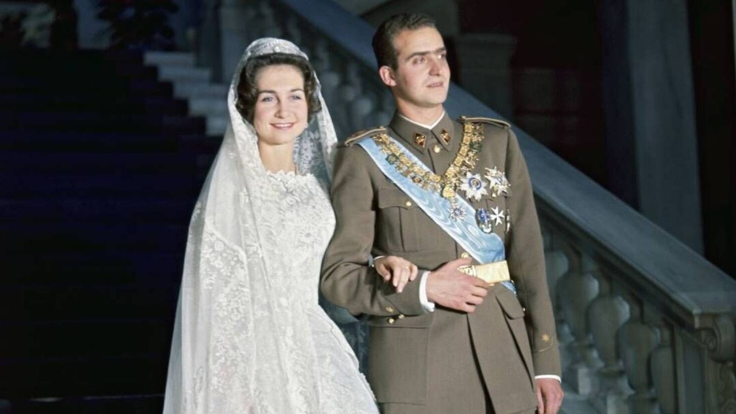 El rey Juan Carlos I y la reina Sofía, el día de su boda en Atenas. (Getty)