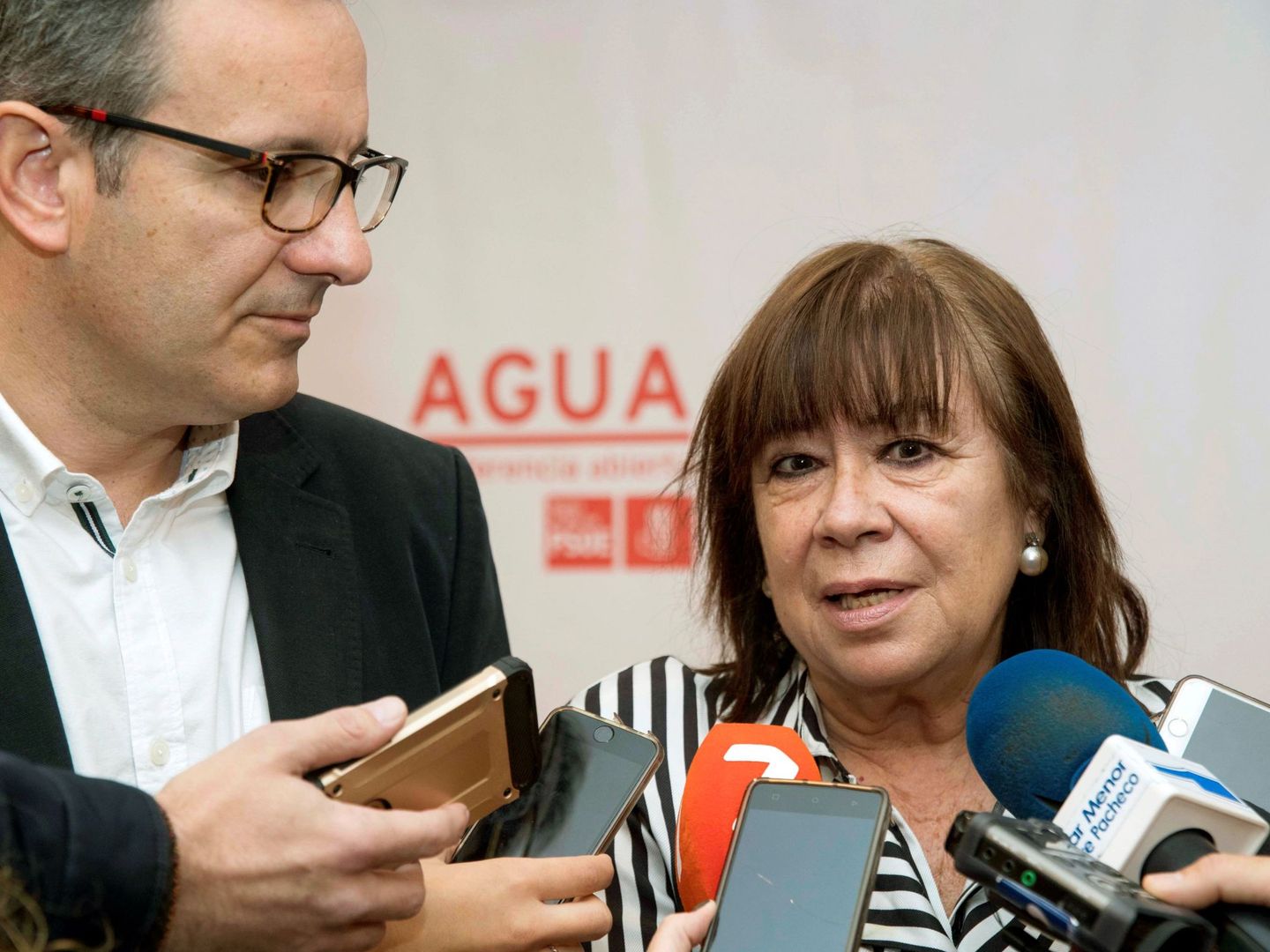 Diego Conesa, líder del PSOE murciano, con Cristina Narbona, el pasado diciembre en Torre Pacheco. (EFE)