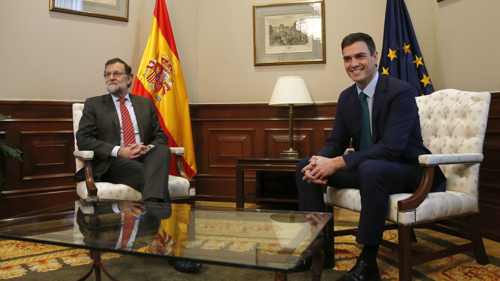 Foto: Mariano Rajoy y Pedro Sánchez durante su reunión del 12 de febrero. (EFE)