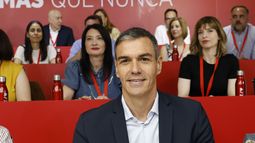 Del "prietas las filas" franquista al "cierre de filas" del pedrismo