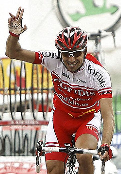 Foto: Moncoutié gana en La Manzaneda y Wiggins es el nuevo dueño del maillot de líder