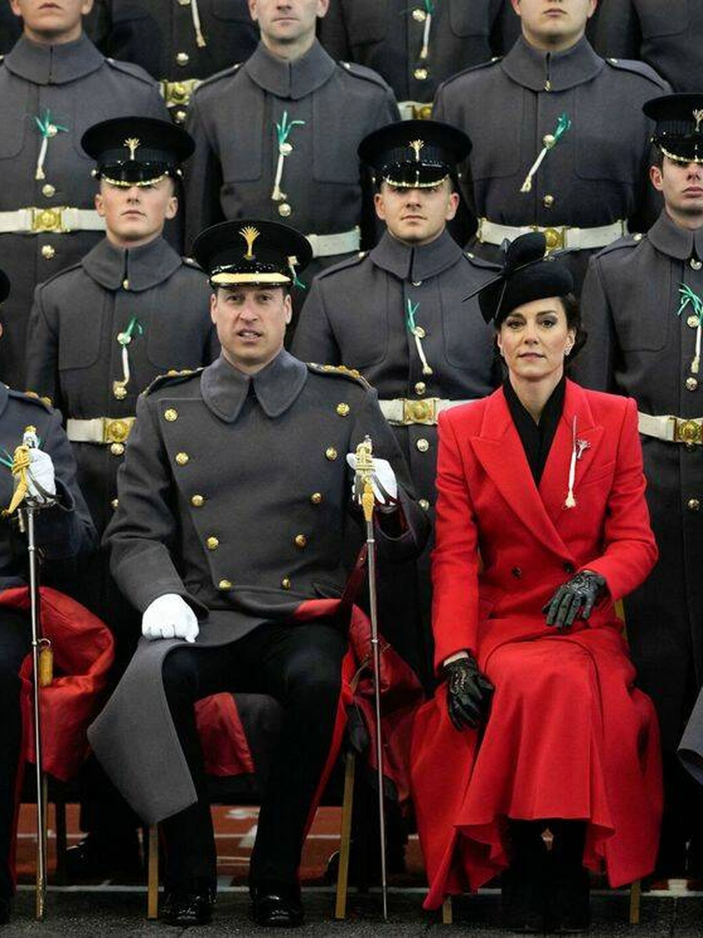 Los príncipes de Gales, en el desfile de San David con la Guardia Galesa. (Reuters)