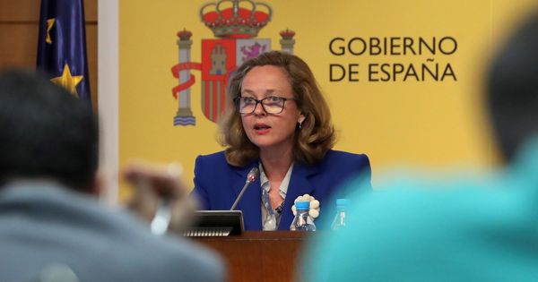 Foto: La ministra de Economía, Nadia Calviño, ofrece una rueda de prensa para valorar la Encuesta de Población Activa. (EFE)