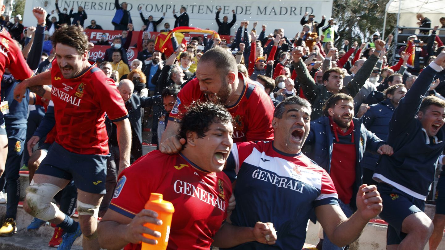 Los jugadores, celebrando la clasificación. (EFE/Sergio Pérez)