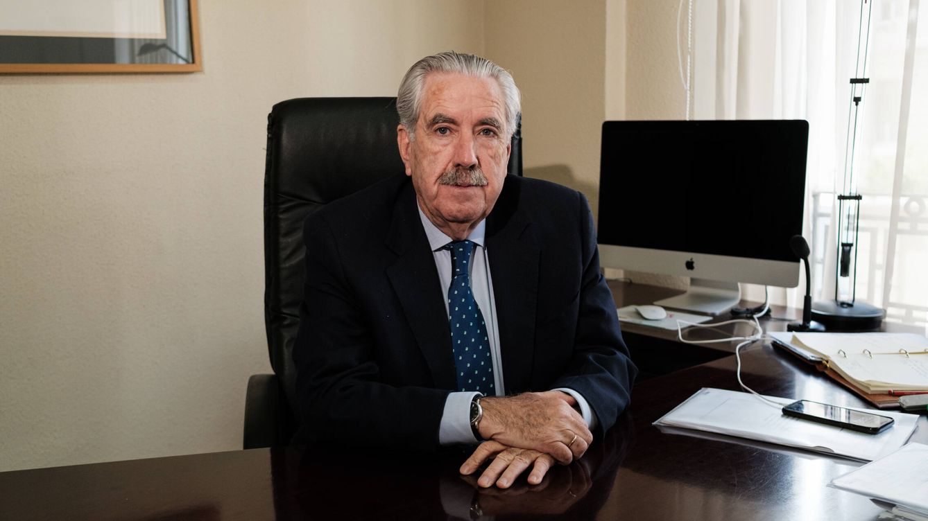 Foto: El presidente de la Asociación Hipotecaria Española (AHE), Santo González, posa para EC. (S. B.)