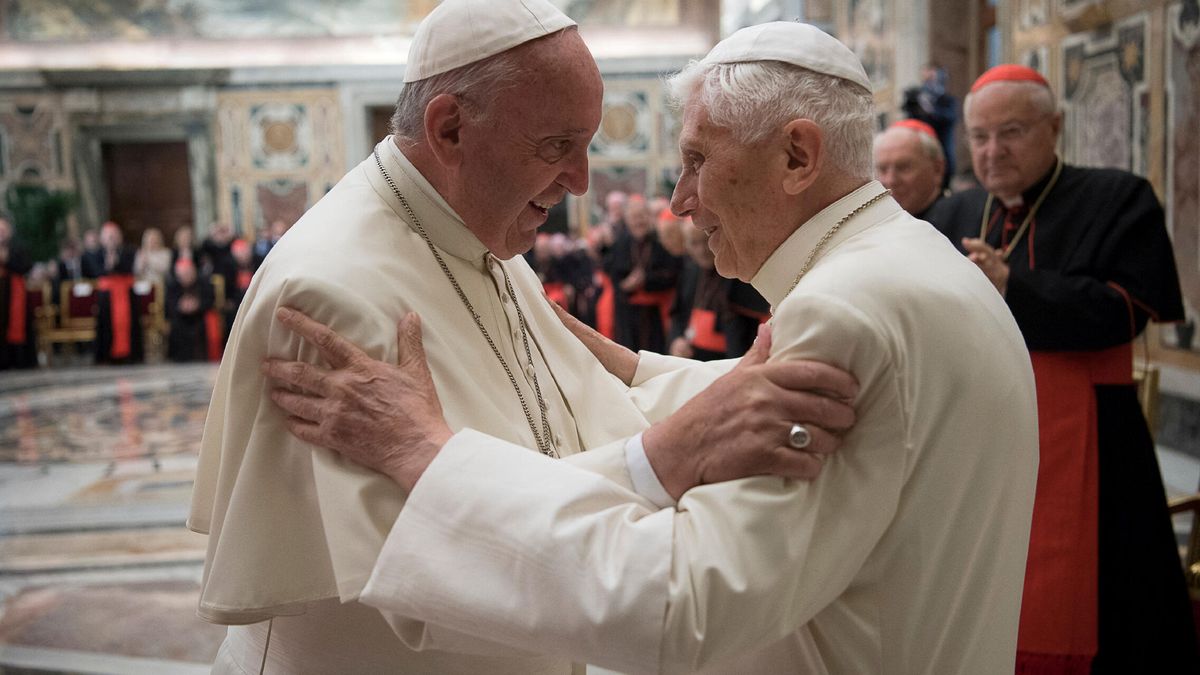 El papa Francisco pide una oración "especial" para Benedicto XVI, que "está muy enfermo"