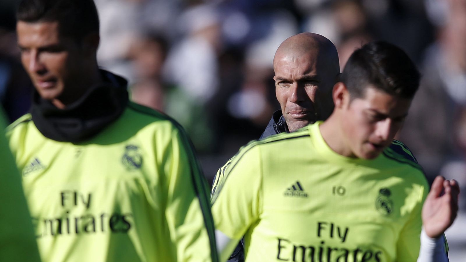 Foto: Zidane ve listo al discutido James Rodríguez para jugar en el Benito Villamarín ante el Betis (Reuters)
