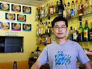 Chinos en busca de bares: ofrecen 170.000 euros en billetes grandes por cada traspaso en Barcelona