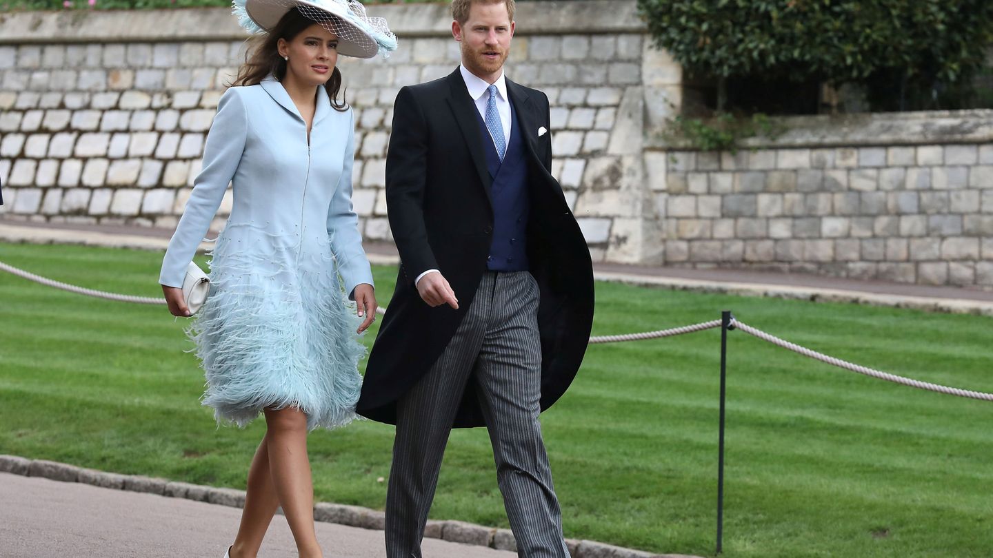 El príncipe Harry y Sophie Winkleman llegando a la boda de Lady Gabriella Windsor. (Reuters)