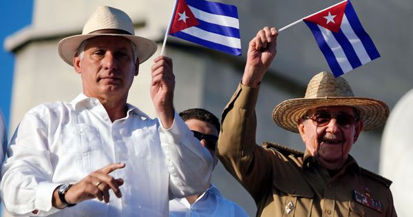 Foto: Raúl Castro junto al presidente cubano Miguel Díaz-Canel. (Reuters)