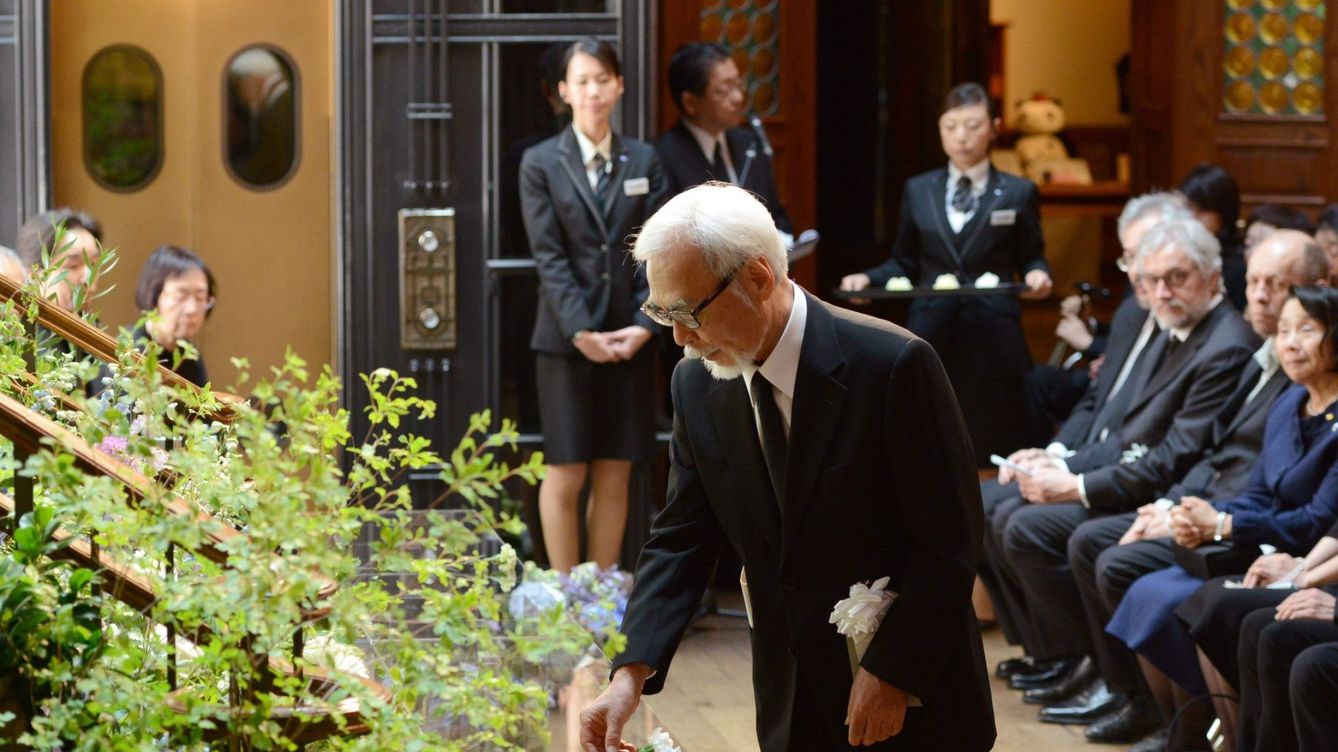 Foto: El director de cine japonés Hayao Miyazaki durante el homenaje a su amigo y cofundador de Studio Ghibli, Isao Takahata, fallecido en 2018. (EFE)