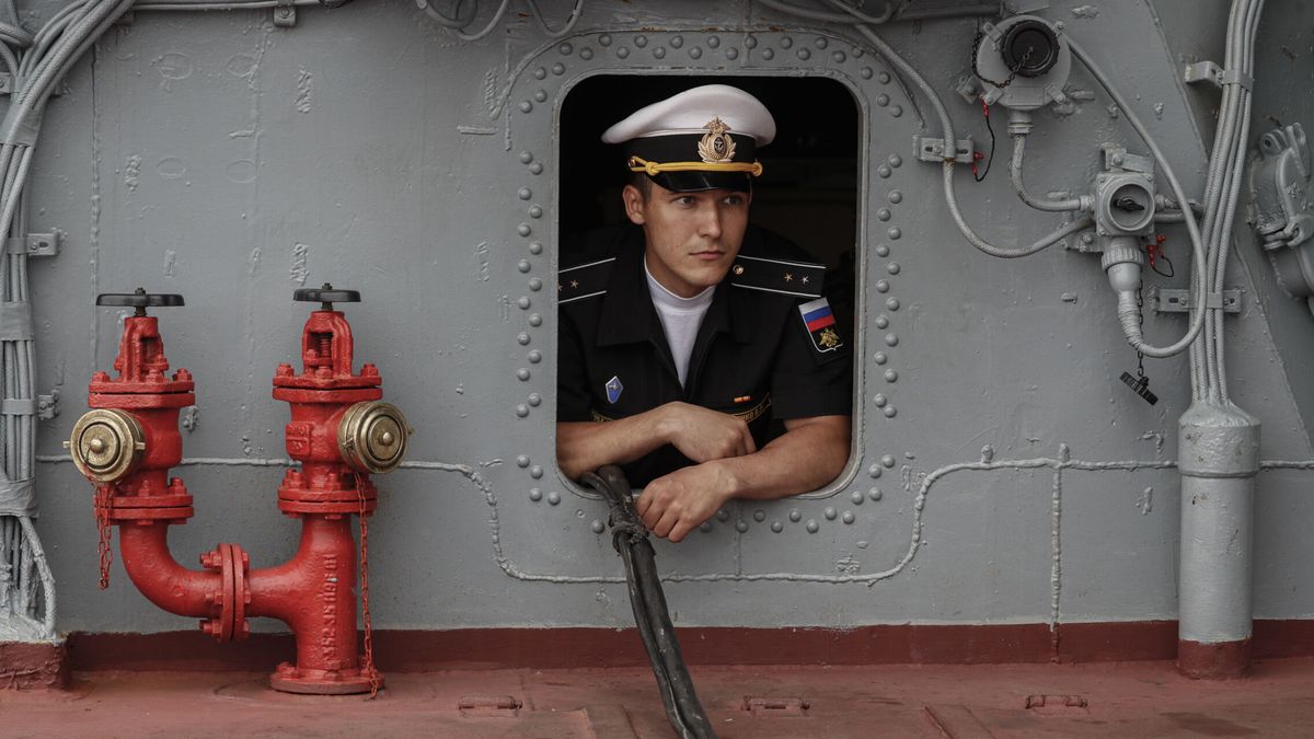 El buque del almendruco: la enésima pirueta del Kremlin para reabastecer su arsenal en Ucrania