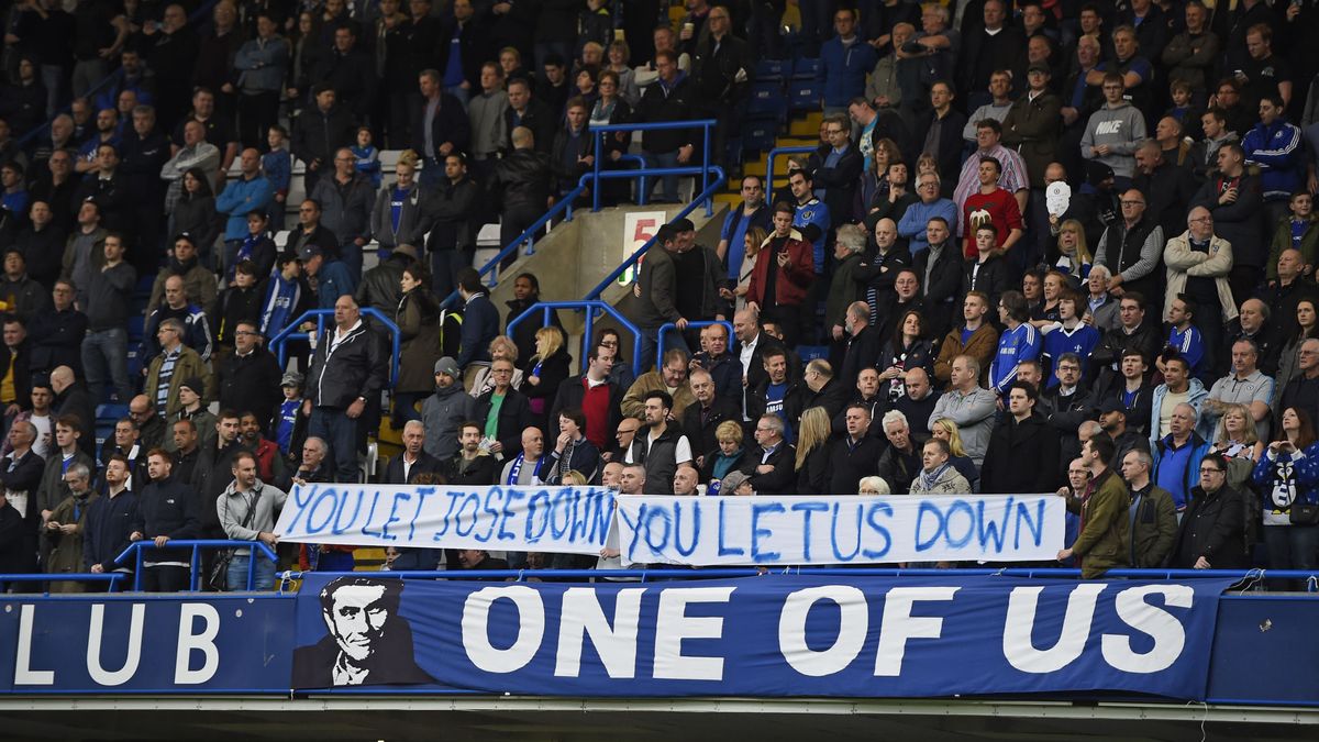 El Chelsea respira sin Mourinho y Van Gaal da un paso más hacia el abismo