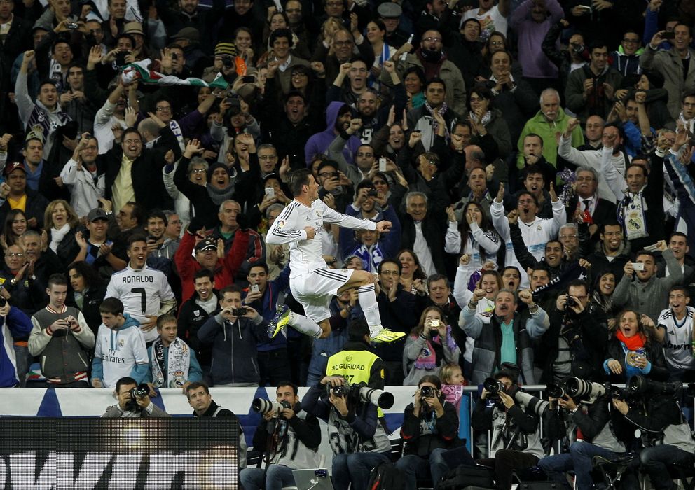 Foto: Gareth Bale celebra un gol ante un Santiago Bernabéu lleno a reventar.
