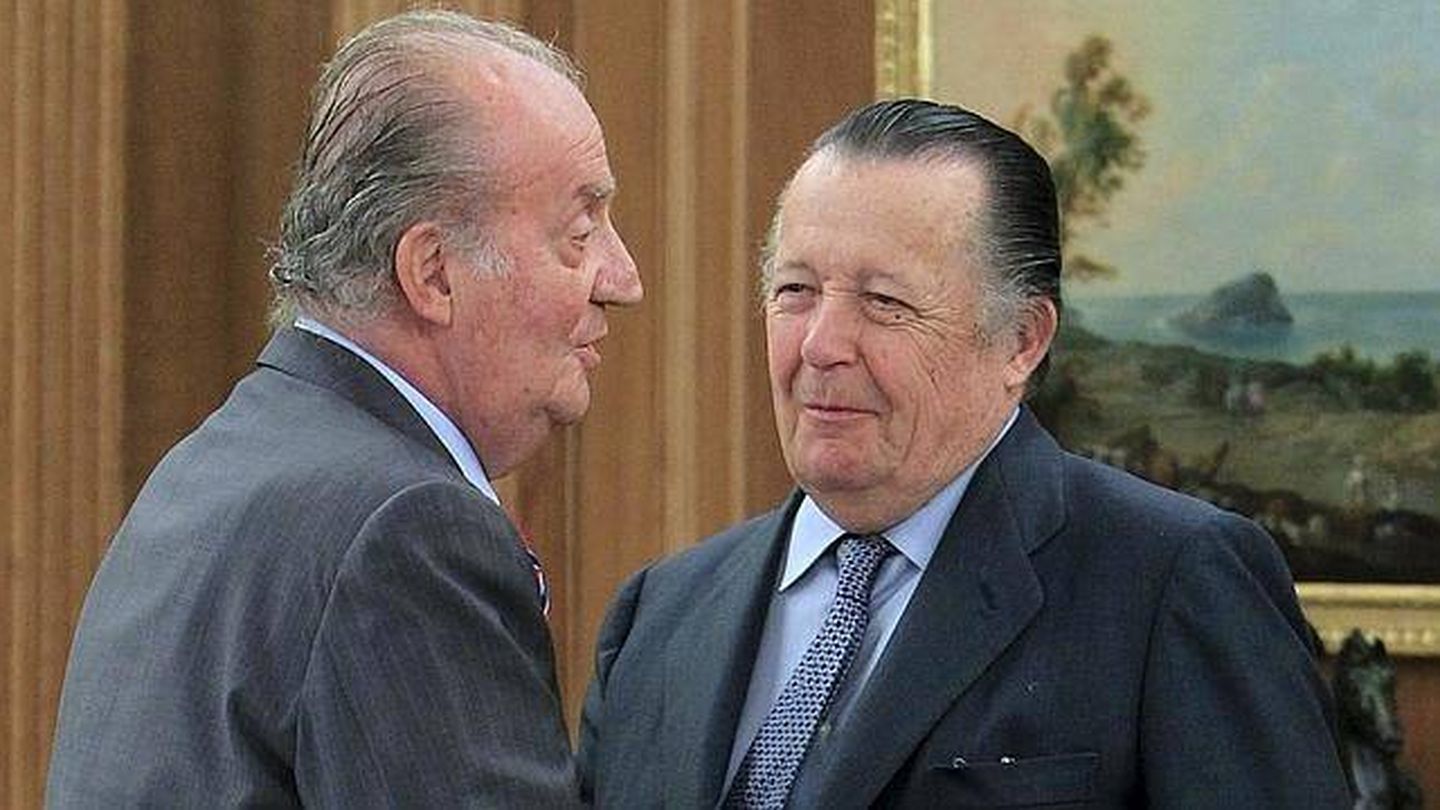 Con su primo y gran amigo, don Carlos de Borbón-Dos Sicilias, quien falleció en 2015. (Gtres)