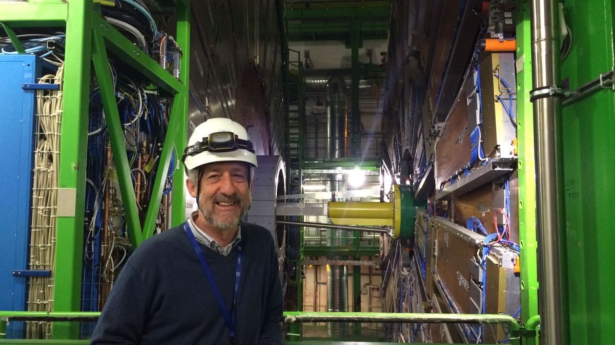 El científico español más citado intentará producir materia oscura en el CERN