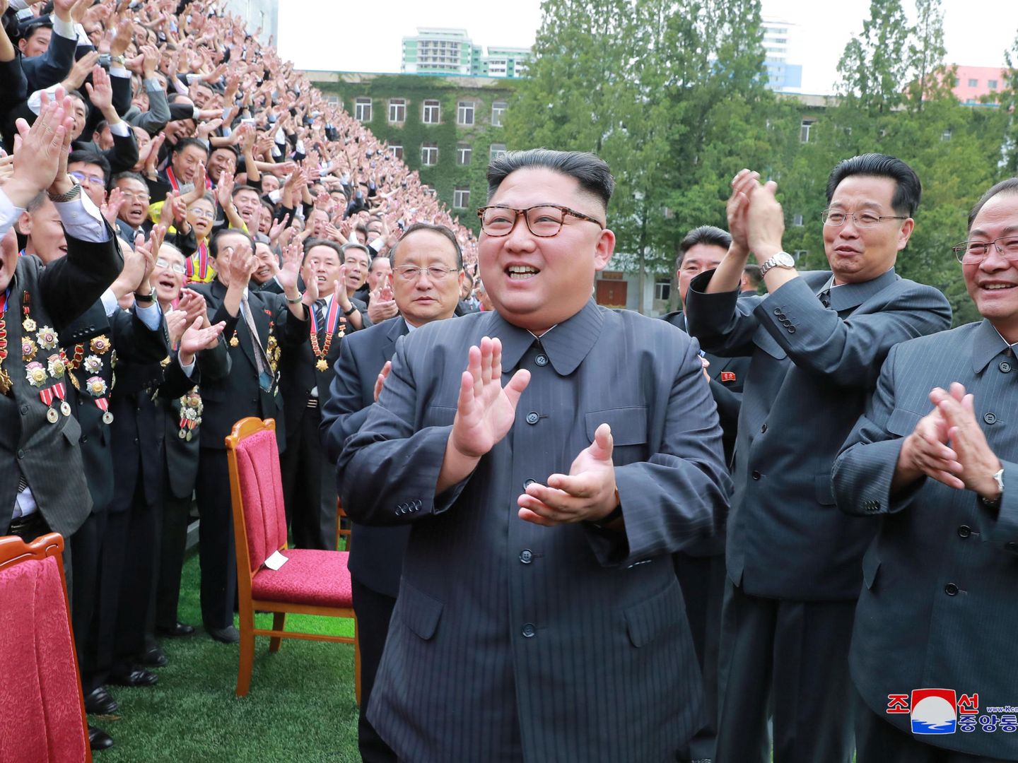 Kim Jong-un asiste a una reunión con profesores e investigadores de la Universidad de Tecnología Kim Chaek de Pyongyang, el 29 de septiembre de 2018. (Reuters)
