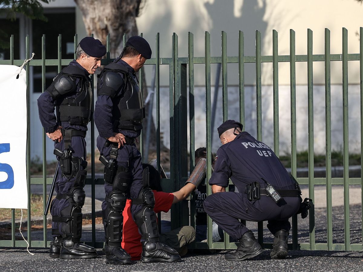 Foto: Agentes de la Policía Lusa. (EFE/Miguel A. Lopes)