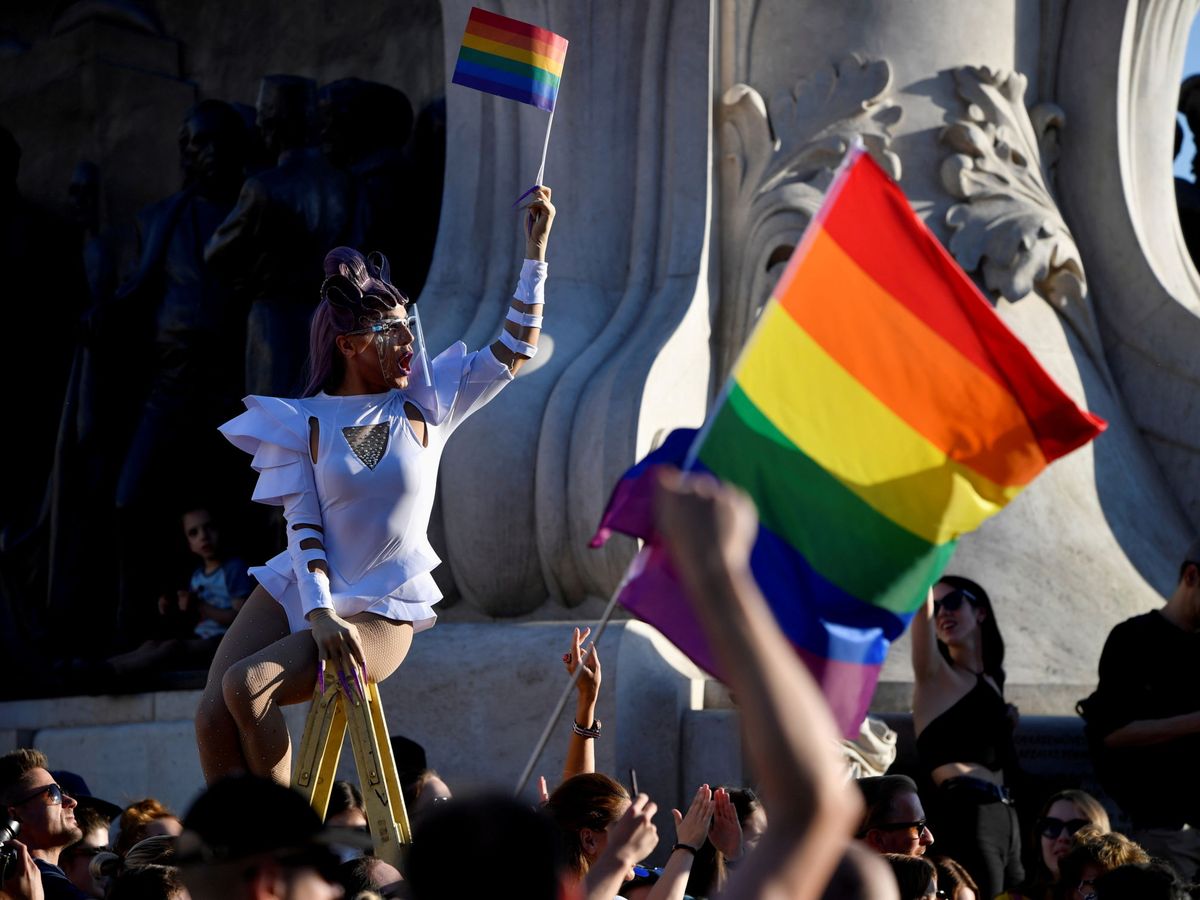 Foto: Una protesta en Budapest contra la ley anti-LGBTQ (Reuters)
