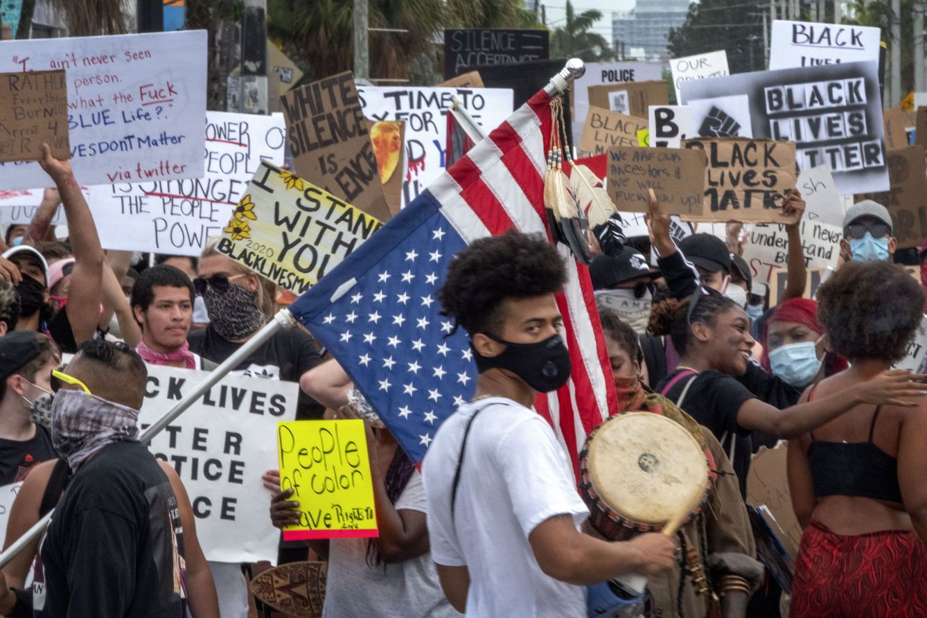 Manifestaciones en Miami contra la brutalidad policial tras la muerte de George Floyd. (Reuters)