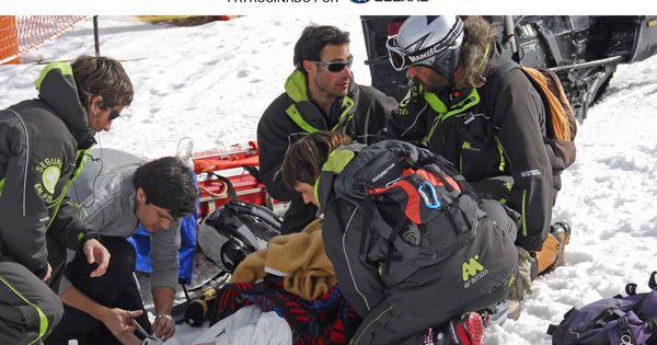Foto: Inmovilización de un esquiador lesionado.