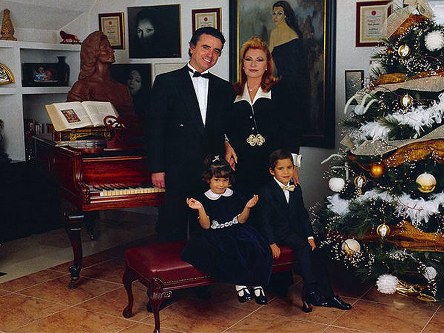La familia Ortega Mohedano. (Foto: Rociojuradofanclub.com)