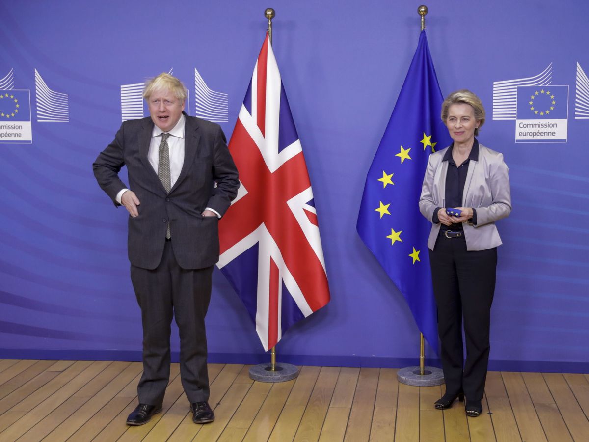 Foto: El 'premier' británico, Boris Johnson, y la presidenta de la CE, Ursula von der Leyen. (EFE)