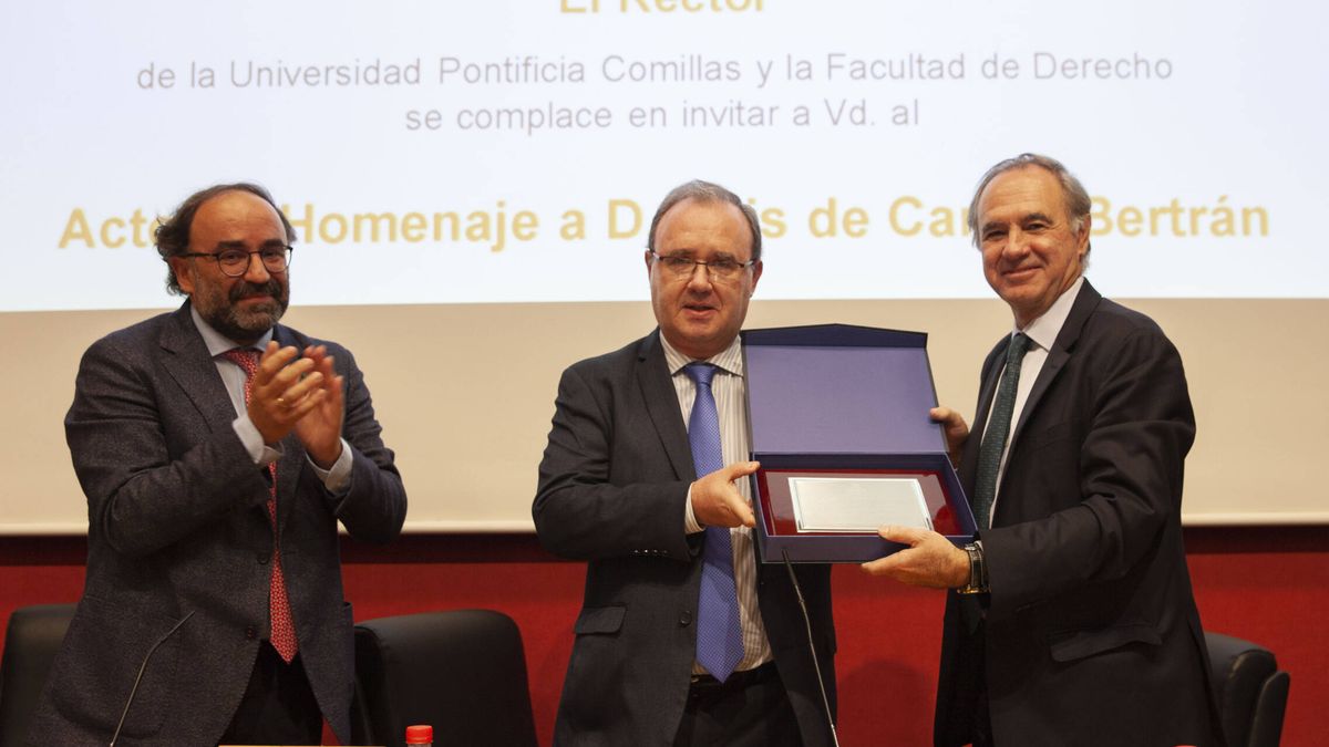 Luis de Carlos, socio presidente de Uría, recibe el homenaje de su universidad, Icade