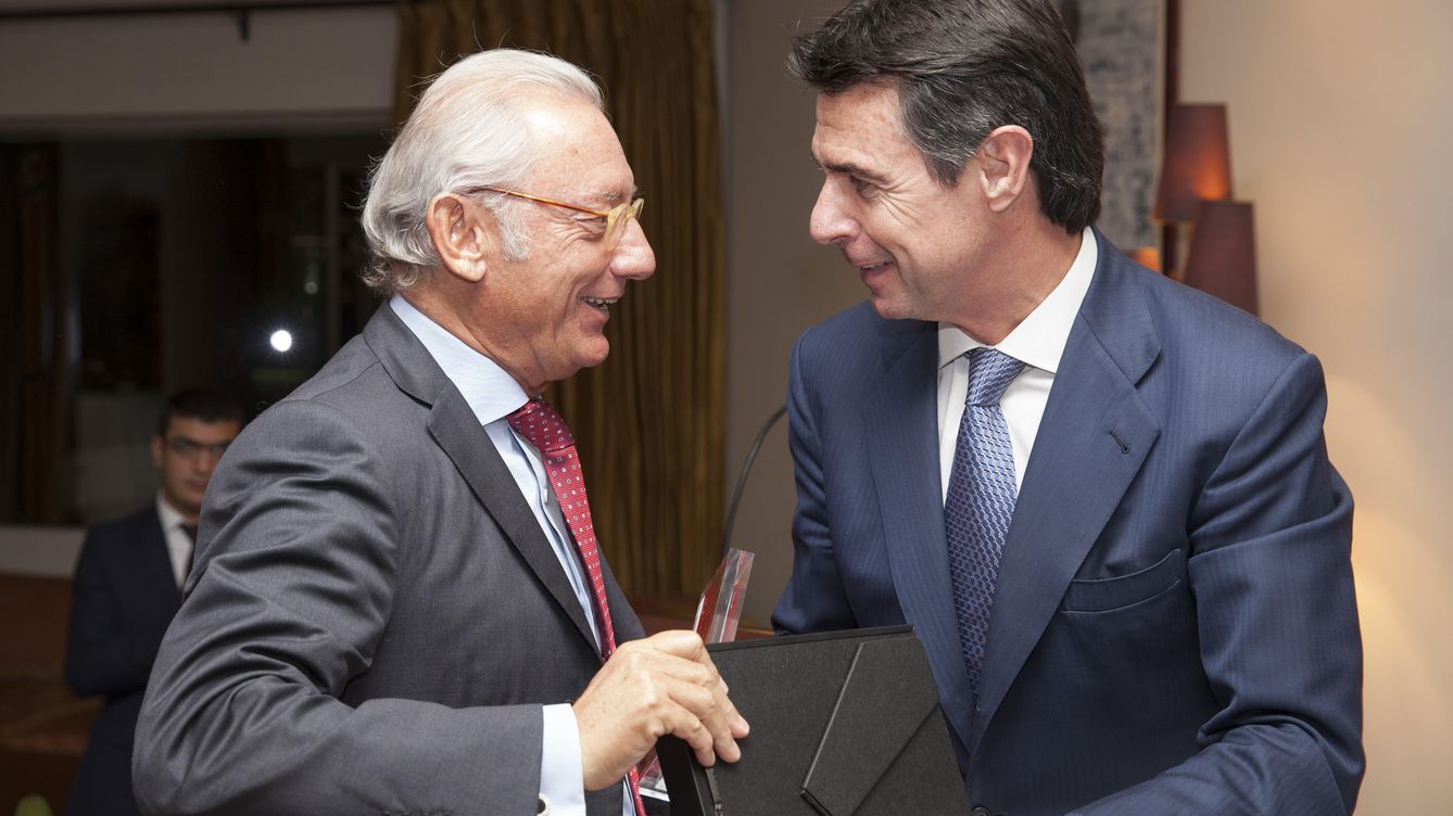 Foto: El empresario Isak Andic junto al ministro José Manuel Soria (Cámara de Comercio Hispano-Turca)
