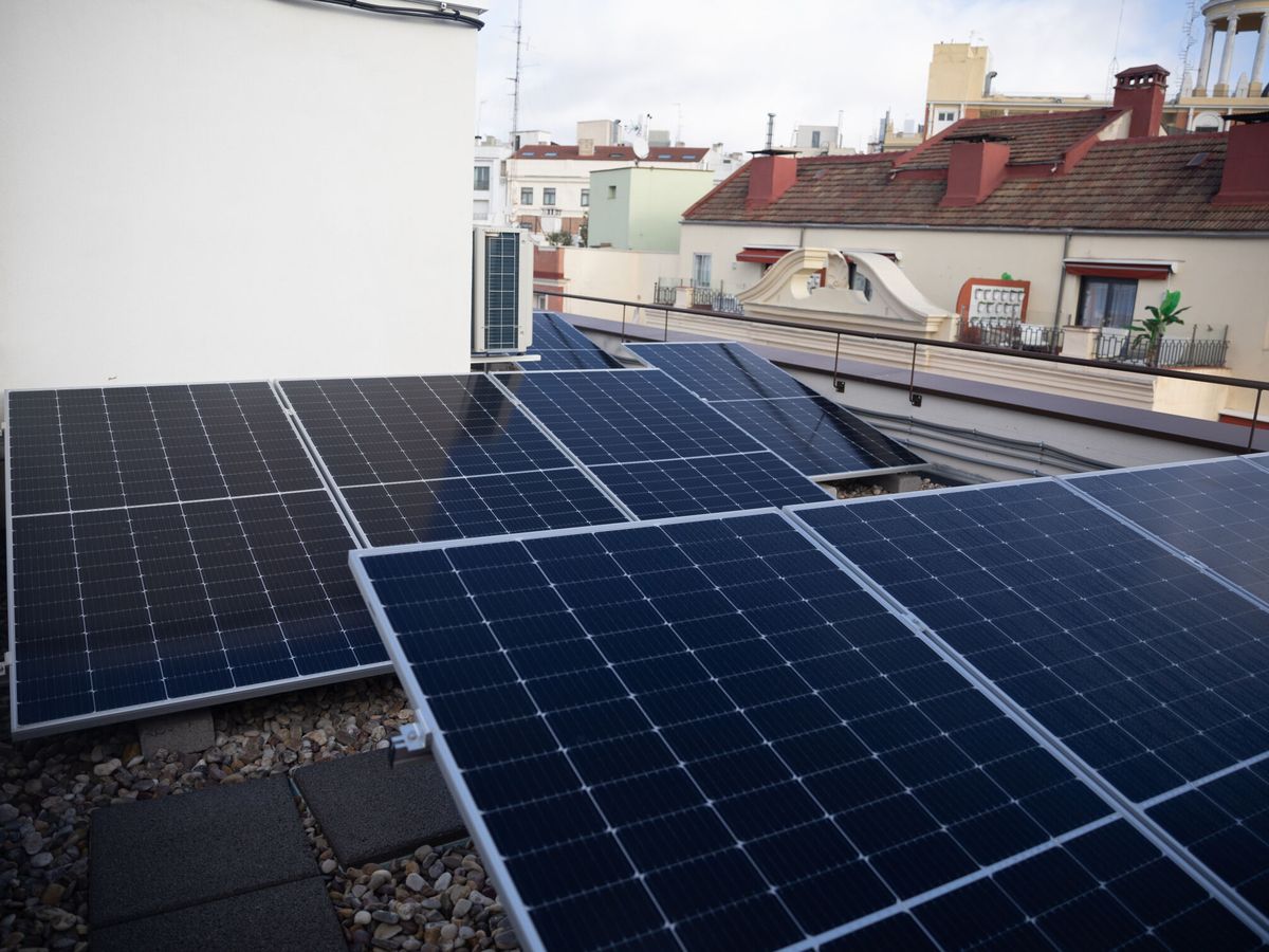 Foto: Placas solares en una azotea. (Eduardo Parra/Europa Press)