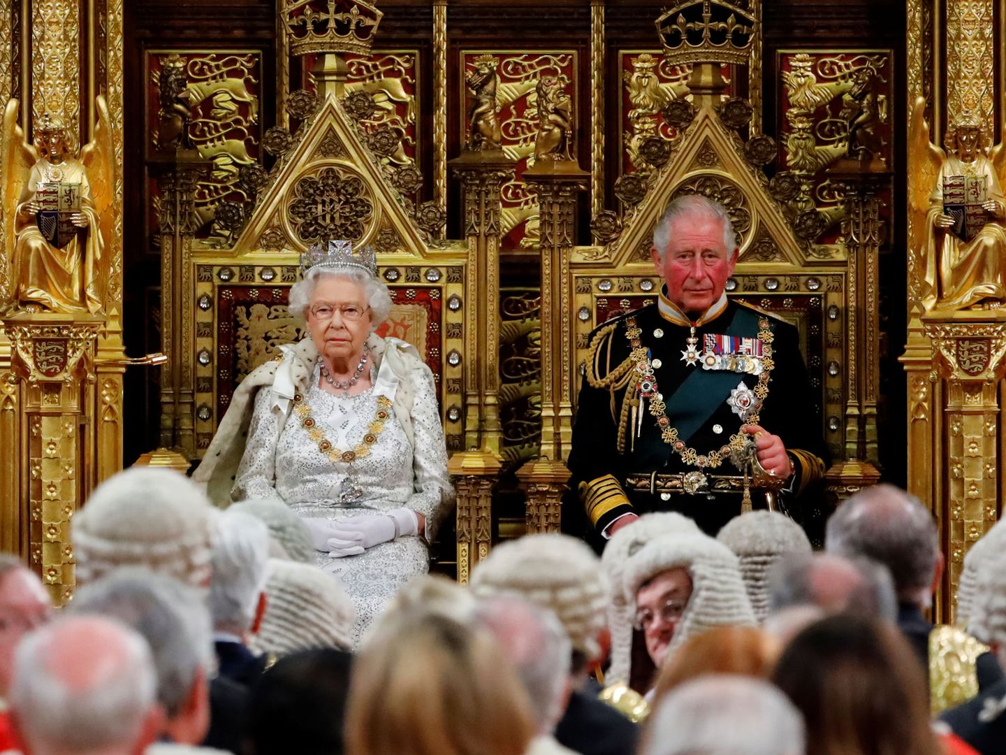 La reina Isabel y el príncipe Carlos, en la apertura del Parlamento. (Reuters)