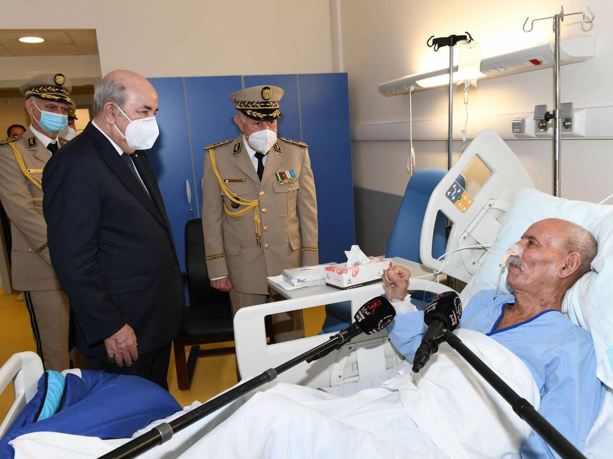 Foto: El presidente argelino, Abdelmayid Tebune, visita al líder del Frente Polisario, Brahim Ghali, en el hospital militar de Argel. (Presidencia de la República de Argelia)