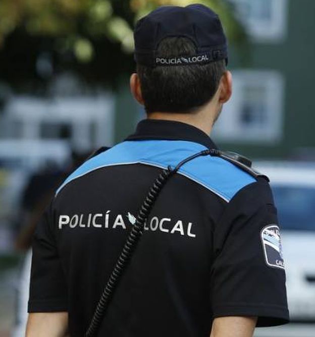 Foto: Un agente de la Policía Local de A Coruña. (EFE)