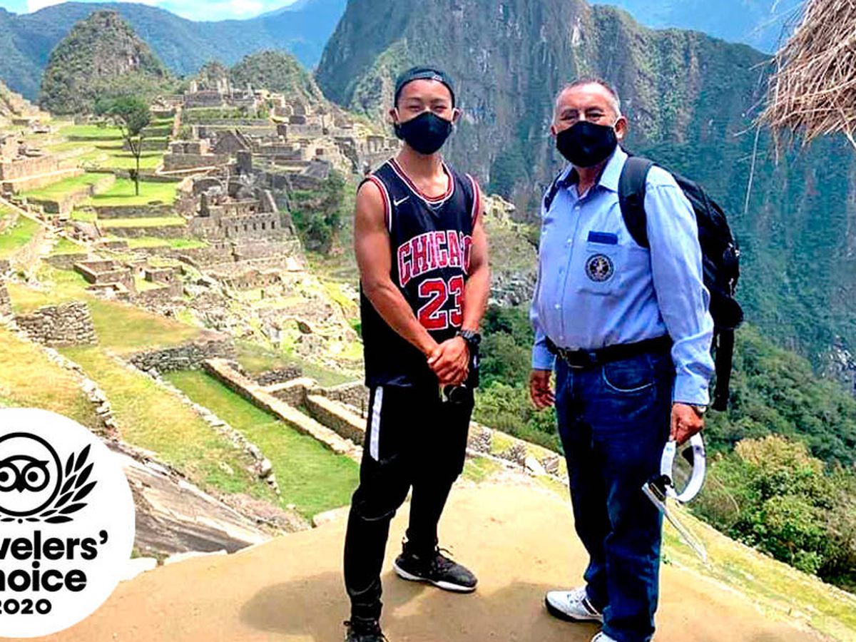 Foto: Jesse Takayama, con ropa deportiva, pudo visitar el complejo de Machu Picchu gracias a un permiso especial (Facebook)