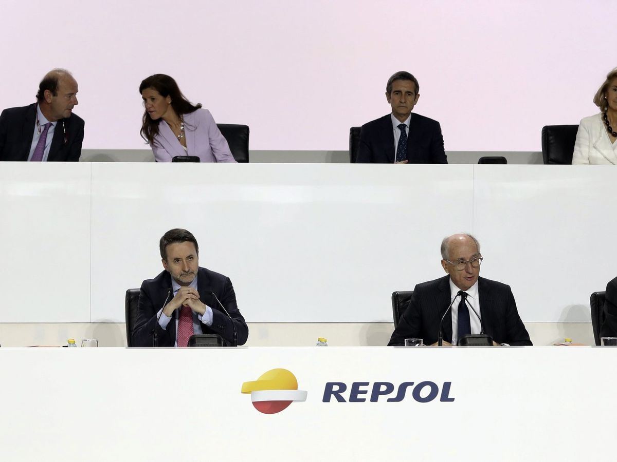 Foto: Junta de accionistas de Repsol. (EFE/Ballesteros)