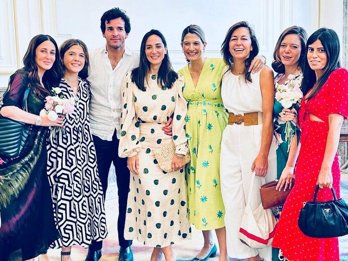 Foto: Íñigo y Tamara, con sus amigos el domingo en el Ritz. (Instagram)